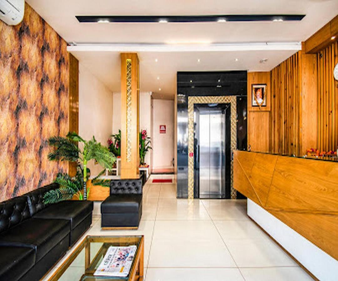 Cherrystay Kiran Inn אינדורה מראה חיצוני תמונה