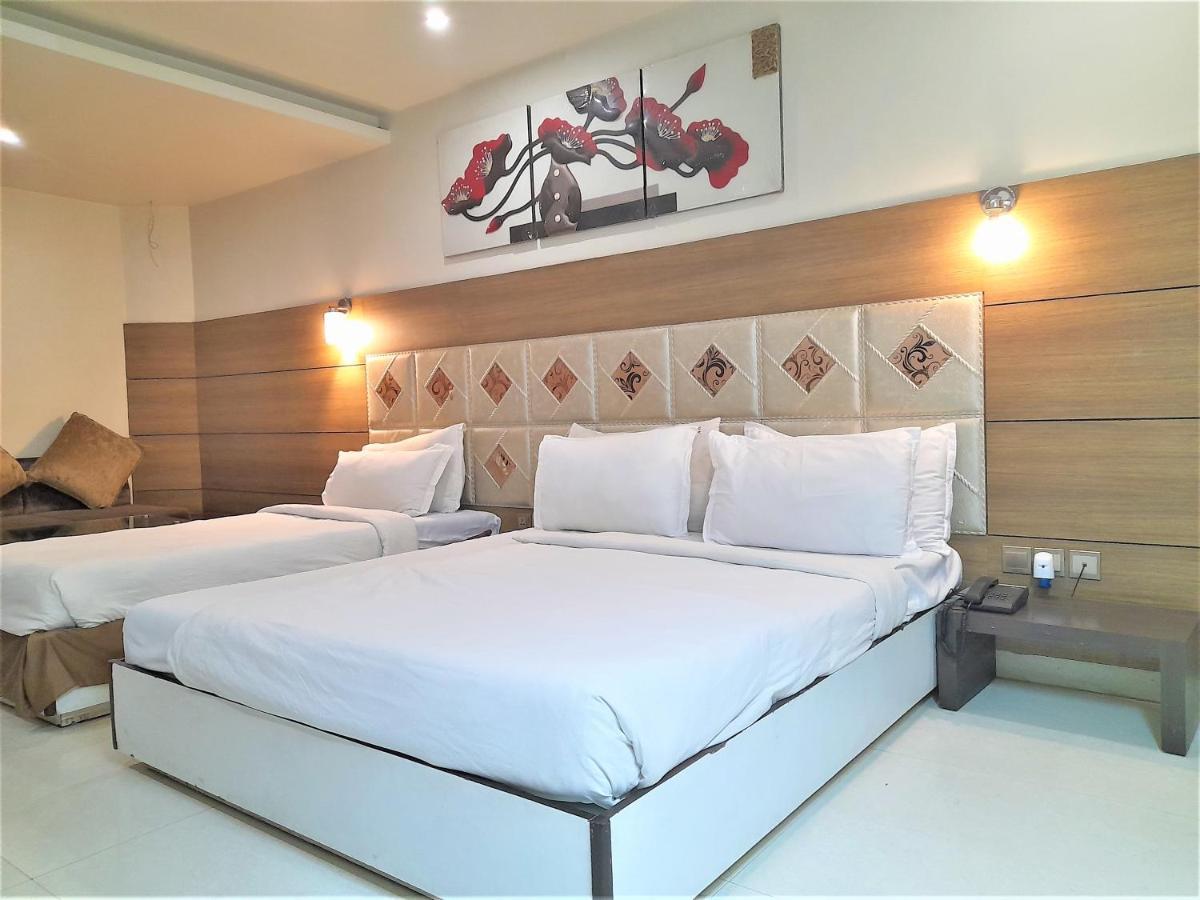 Cherrystay Kiran Inn אינדורה מראה חיצוני תמונה