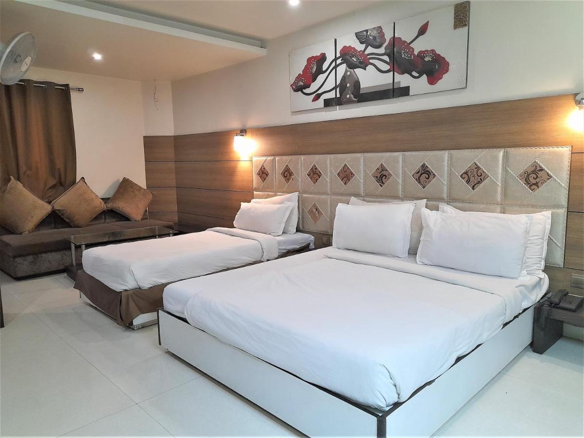 Cherrystay Kiran Inn אינדורה מראה חיצוני תמונה